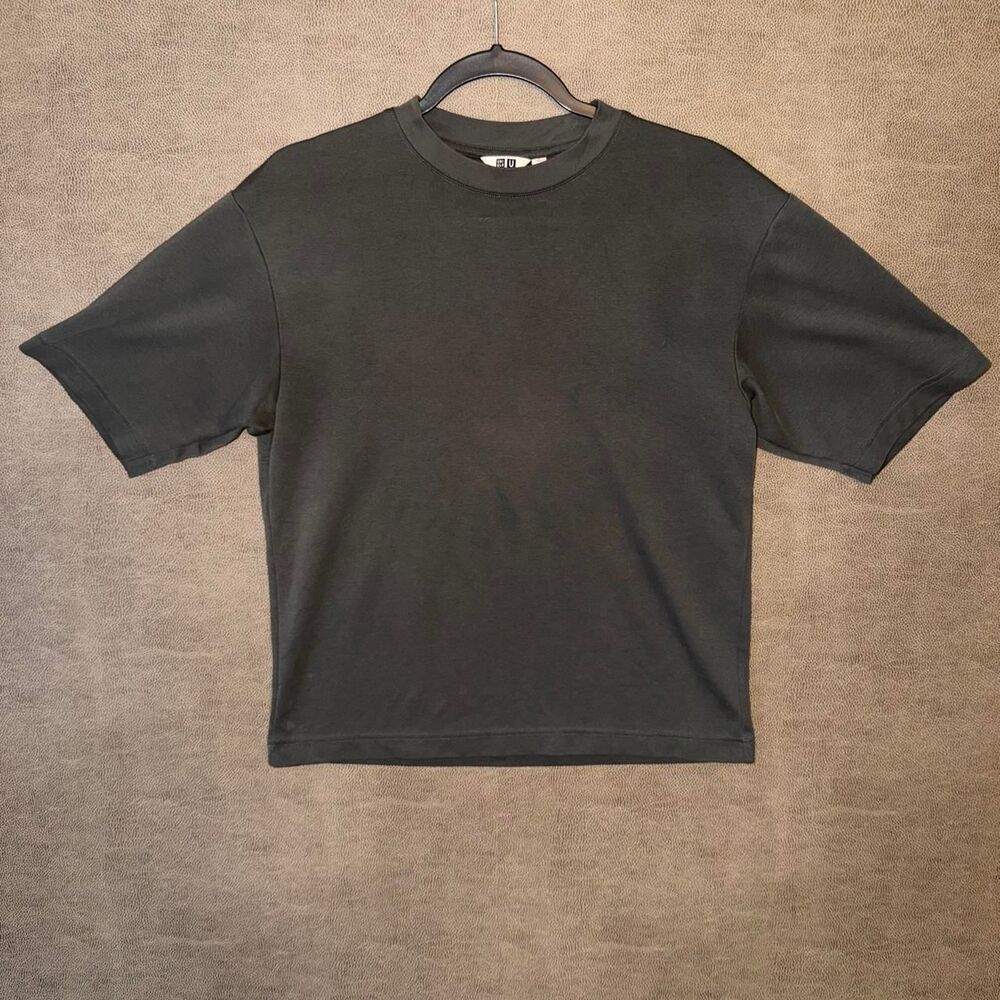 UNIQLO women’s Black T-shirt